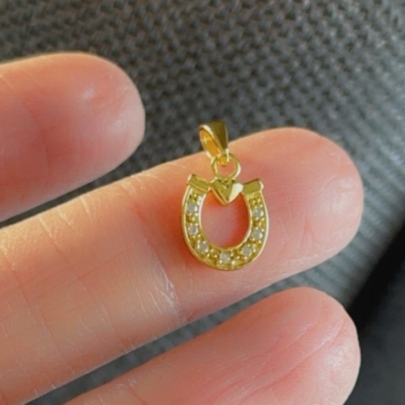 14k Gold Horseshoe and Heart Diamond Pendant - Picture 8 of 8